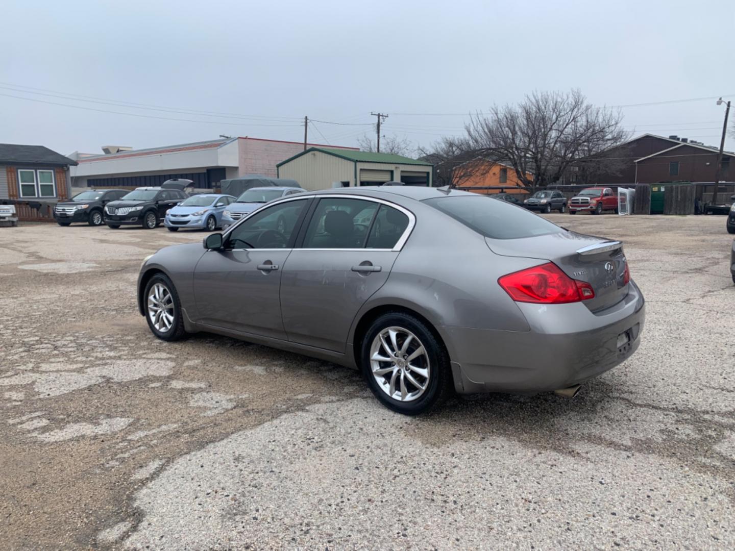 2008 Gray /Black Infiniti G35 Base (JNKBV61E28M) with an 3.5L V6 DOHC 24V engine, Automatic transmission, located at 1830 North Belt Line Road, Irving, TX, 75061, (469) 524-0199, 32.834373, -96.993584 - Photo#3